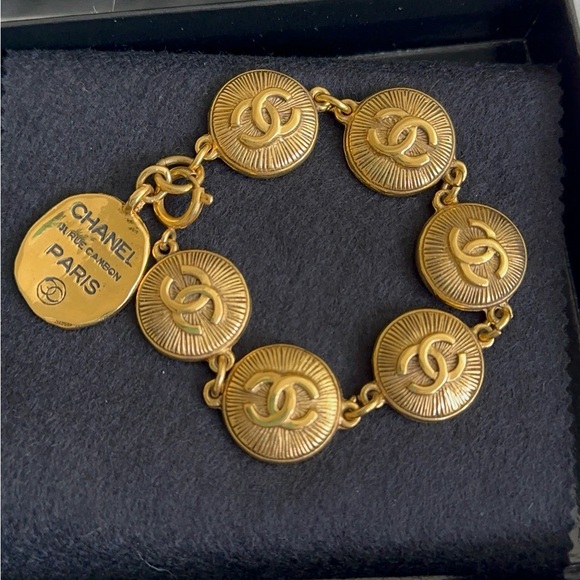 Stunning CC Bracelet - Picture 12 of 14